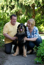 Arie met zijn adoptie ouders.