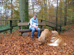 Vrouwtje, die kleine wil niet blijven zitten.