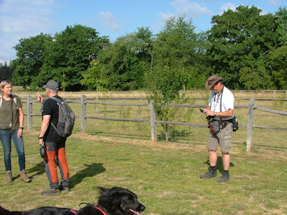 Nog even de hondje loslaten op de hondenweide.