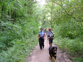 Wandelen in T-shirt!! De Nederlanders op kop.