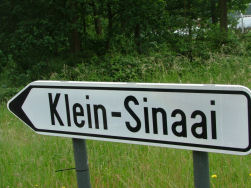 Klein-Sinai... hier moeten we zijn.