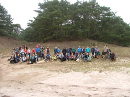 De hele troep wandelaars op een hoop...