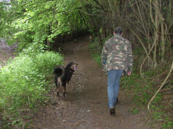 Jadzea moedigt de troepen aan.