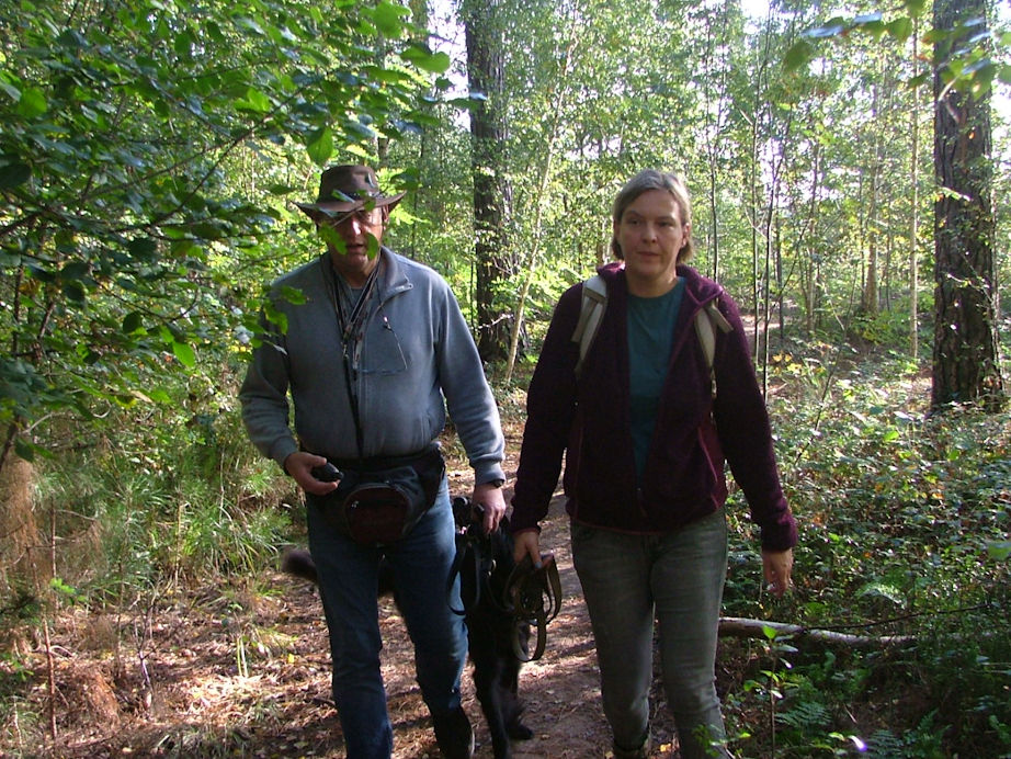 Dwars door de bossen, Katrien houdt Bohdi goed in de gaten.