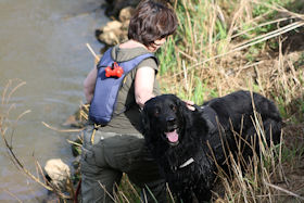 Isaura dook als eerste de Demer in, Dante volgde...