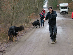 Hela... Wacht op ons!