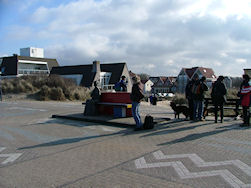 De bekende Mondriaan bank...