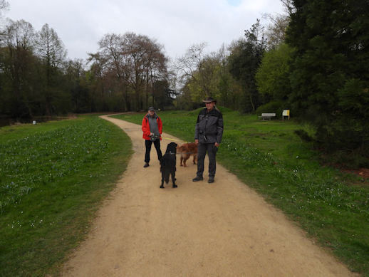 Eerst doorheen het kasteelpark.