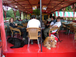 Schuilen, drinken en een leuke babbel!