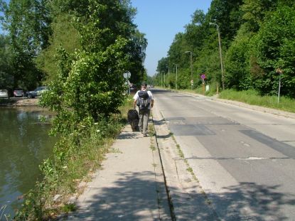 Even langs een drukke baan.