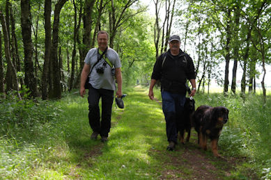 Iedereen genoot duidelijk van de wandeling.