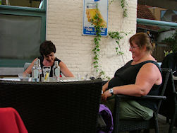 Moe maar voldaan, genieten van een goed gesprek.