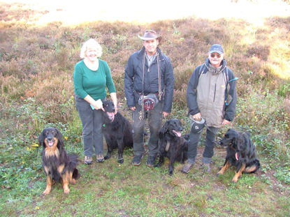 Het Hovawartinfo wandelteam + 1...