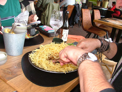 Na het drinken, lekker eten!