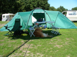 Na veel moeite...de tent!