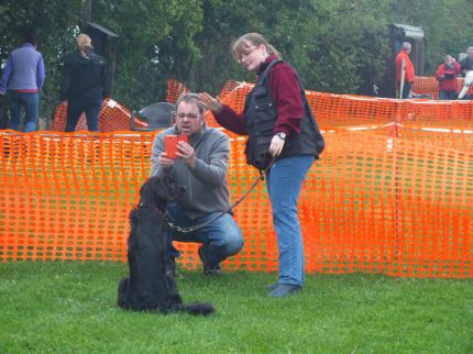 Maiti mag op de foto met haar gezwollen oog...