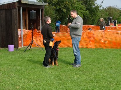 Mia met Patrick in de ring...
