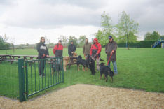 Een groep enthousiastelingen in de bres voor Kyon.
