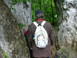 Langs de grote poort.