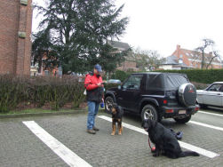 Voldoende parking achter de kerk.